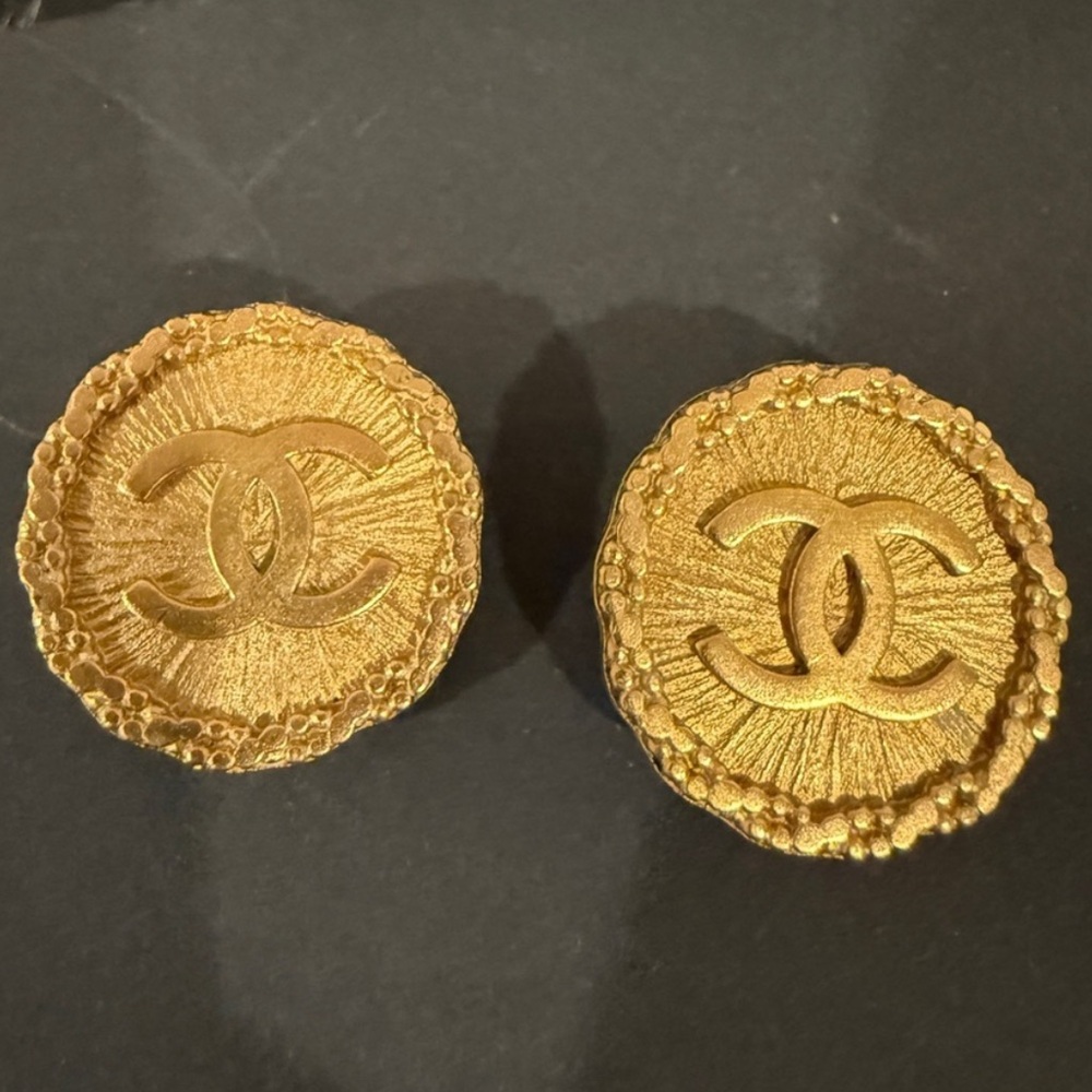 Chanel Vintage Gold Earrings - Picture 6 of 13